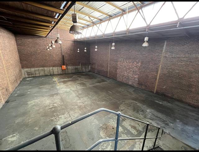 399M² WAREHOUSE TO LET IN STRIJDOMPARK